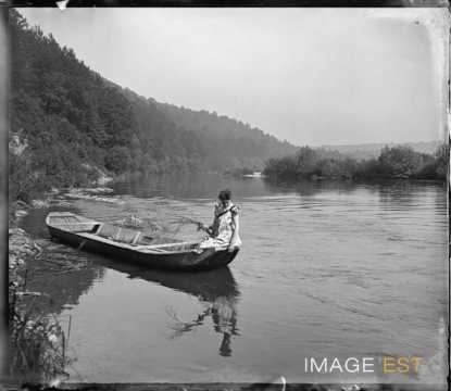 Femme au bord de la Moselle (Liverdun)