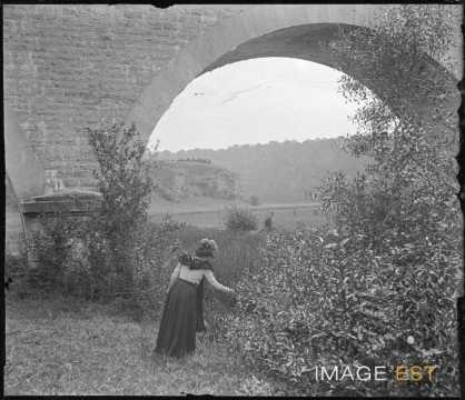 Femme (Rembercourt-sur-Mad)