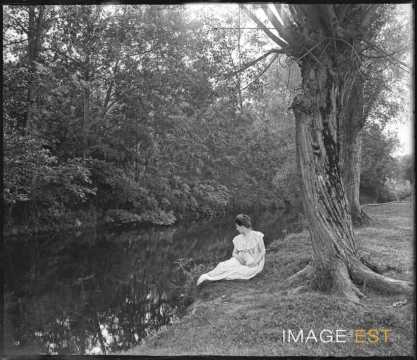 Femme (Rembercourt-sur-Mad)