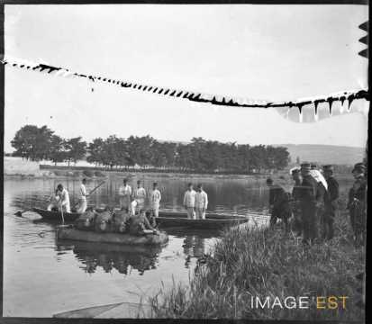Traversée en barques par des fantassins (Art-sur-Meurthe)
