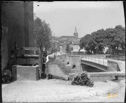 Enfant au puits (Thiaucourt-Regniéville)