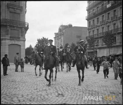 Officiers et cuirassiers (Dijon)