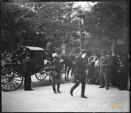 Arrivée d'officiers (Dijon)