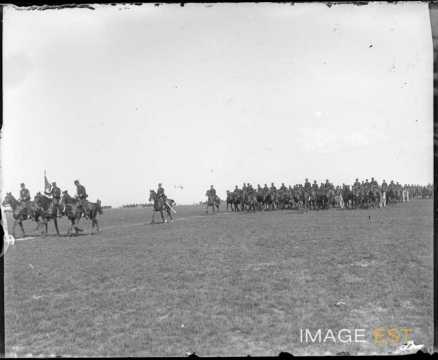 Officiers à cheval et attelage d'artillerie (Malzéville)