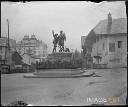 Statue de Saussure et Balmat (Chamonix-Mont-Blanc)