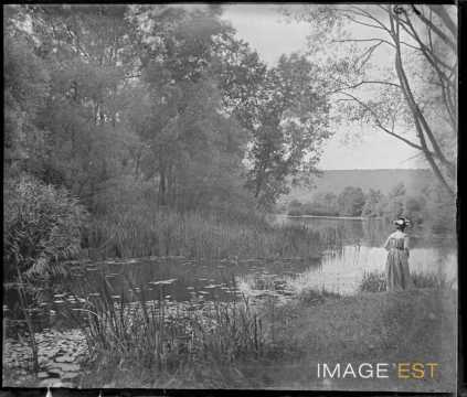 Femme au bord de la Moselle (Marbache)