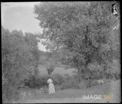 Femme au bord du Rupt de Mad (Arnaville)