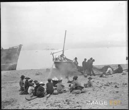 Groupe d'enfants et pêcheurs (Ajaccio)