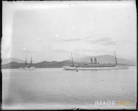 Navires dans une zone de mouillage (Ajaccio)