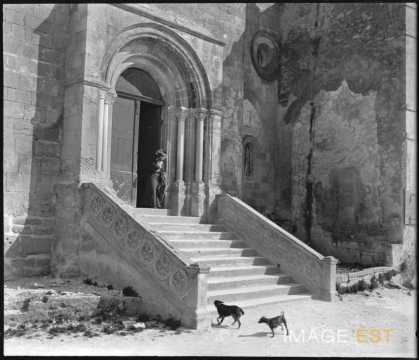Porche de l'église (Les Baux-de-Provence)