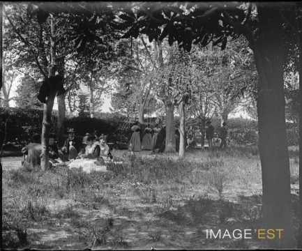 Groupe de jeunes provençales (Arles)