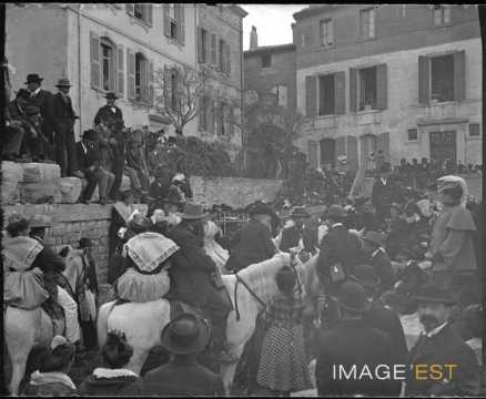 Groupe de cavaliers (Arles)