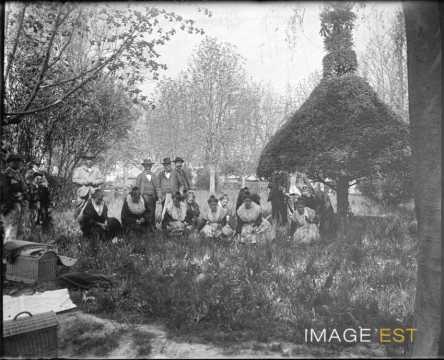 Groupe de jeunes provençales (Arles)
