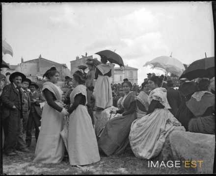 Groupe de jeunes provençales (Arles)