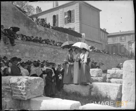 Jeunes provençales (Arles)