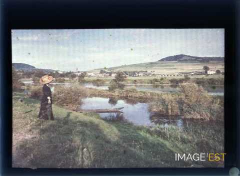 Femme au bord de l'eau (Custines)