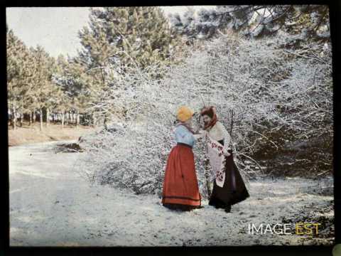 Deux femmes dans la neige (Meurthe-et-Moselle)