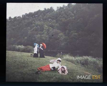 Femmes au bord d'un cours d'eau (Liverdun)