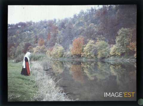 Femme au bord de l'eau (Liverdun)