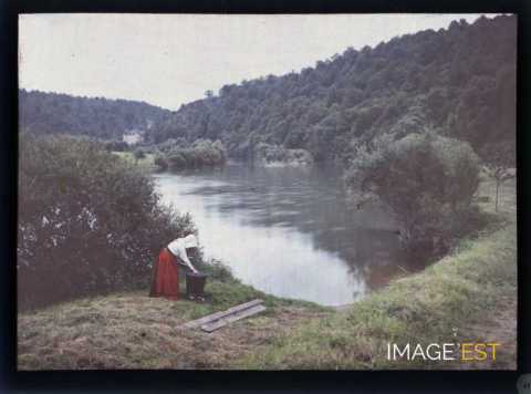 Femme au bord de la Moselle (Liverdun)