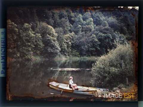 Femme sur une barque (Meurthe-et-Moselle)