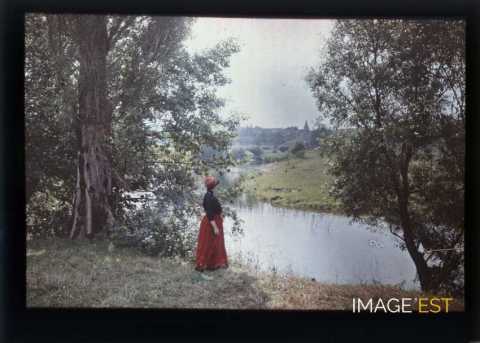 Femme au bord de l'eau (Meurthe-et-Moselle)