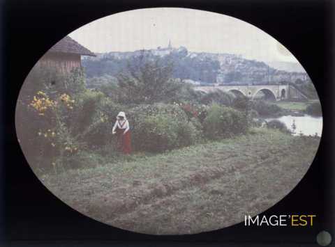 Femme dans un jardin (Liverdun)