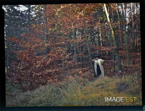Femme en forêt (Saint-Max)