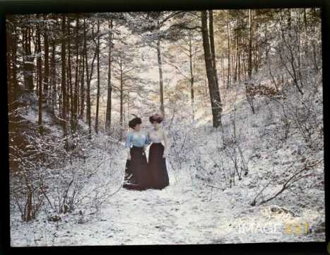 Deux femmes dans la neige (Meurthe-et-Moselle)