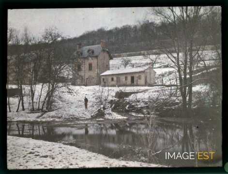 Maisons sur une rive (Meurthe-et-Moselle)