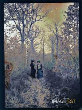 Deux femmes en forêt (Meurthe-et-Moselle)