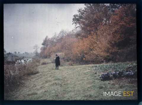 Homme au bord de l'eau (Meurthe-et-Moselle)