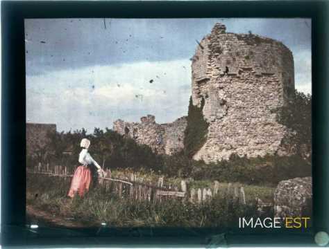 Femme près de ruines (Prény)