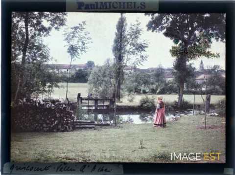 Femme au bord de l'Esch (Griscourt)