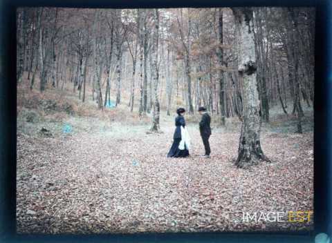 Deux personnes en forêt (Meurthe-et-Moselle)