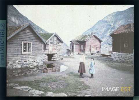 Enfants dans un village (Norvège)