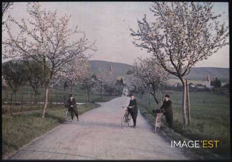 Hommes à bicyclette (Lembach)