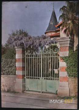Portail fleuri (Côte d'Azur)