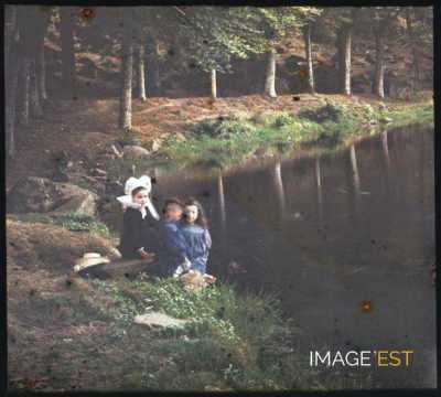 Enfants au bord de l'eau (Bretagne)