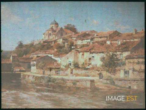 Village au bord de la rivière