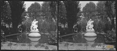 Monument d'Alphonse Daudet (Nîmes)