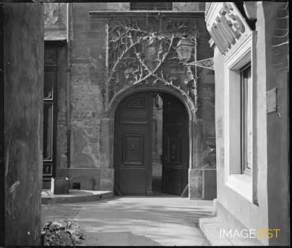 Porte du palais du Roure (Avignon)