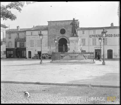 Fontaine de Louis IX (Aigues-Mortes)