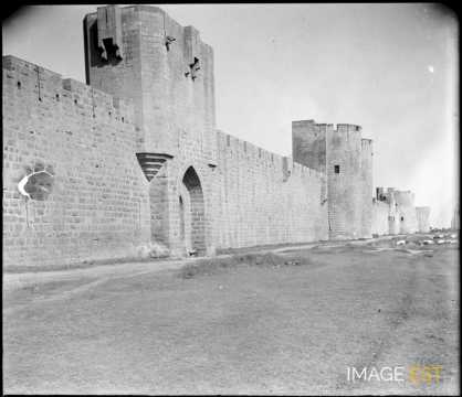 Tours et remparts (Aigues-Mortes)