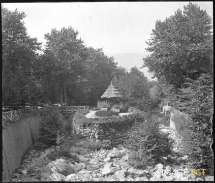 Kiosque dans un parc (Vernet-les-Bains)