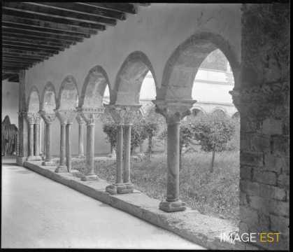 Cloître de la cathédrale Notre-Dame de la Sède (Saint-Lizier)
