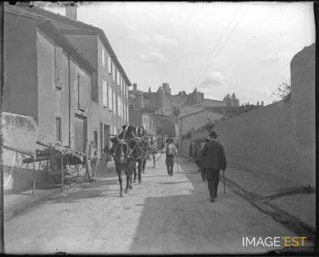 Charrette dans une rue (Carcassonne)