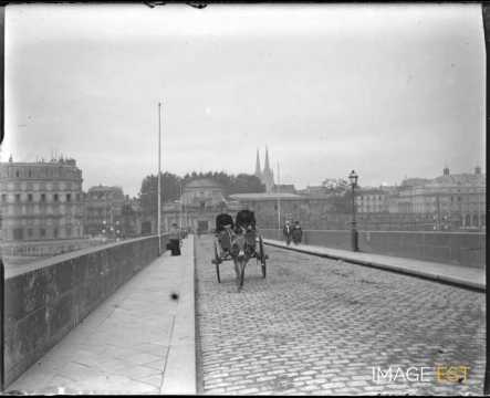 Charrette sur le pont Saint-Esprit (Bayonne)