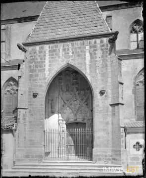 Portail de l'église (Vézelise)