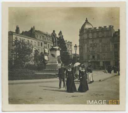 Élégantes place Thiers (Nancy)